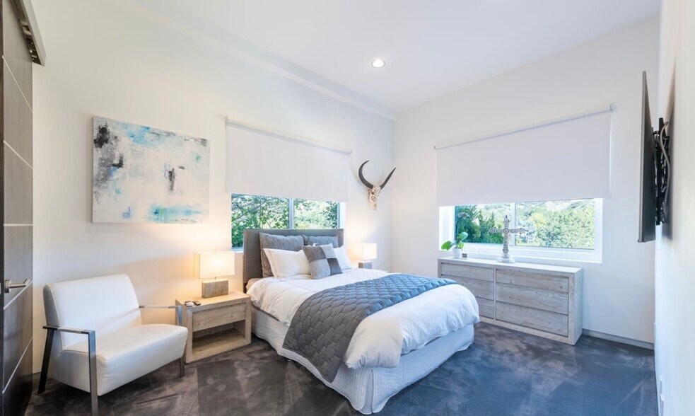 More Photos Of 12148 Travis St, Los Angeles Healthcare For Lease