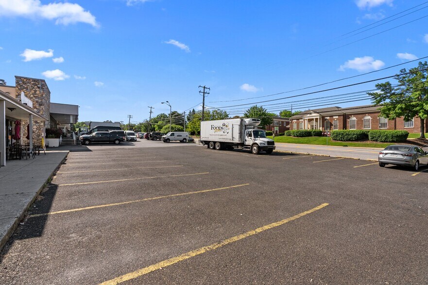 More Photos Of 513-519 Germantown Pike, Lafayette Hill Storefront For Lease