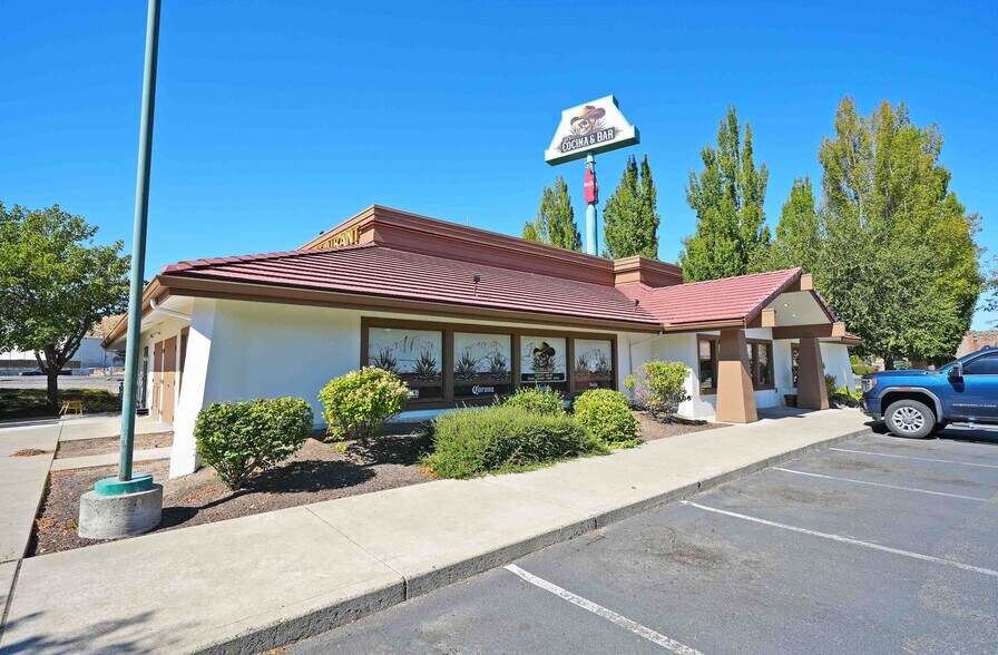 More Photos Of 1401 Lakeside Ct, Yakima Restaurant For Lease