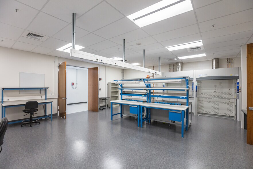 More Photos Of 674-680 W Maude Ave, Sunnyvale Research And Development For Sale