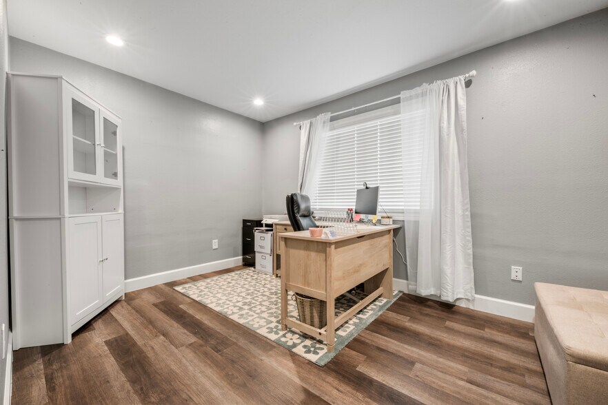 More Photos Of 20103 Aldine Westfield Rd, Humble Office For Sale