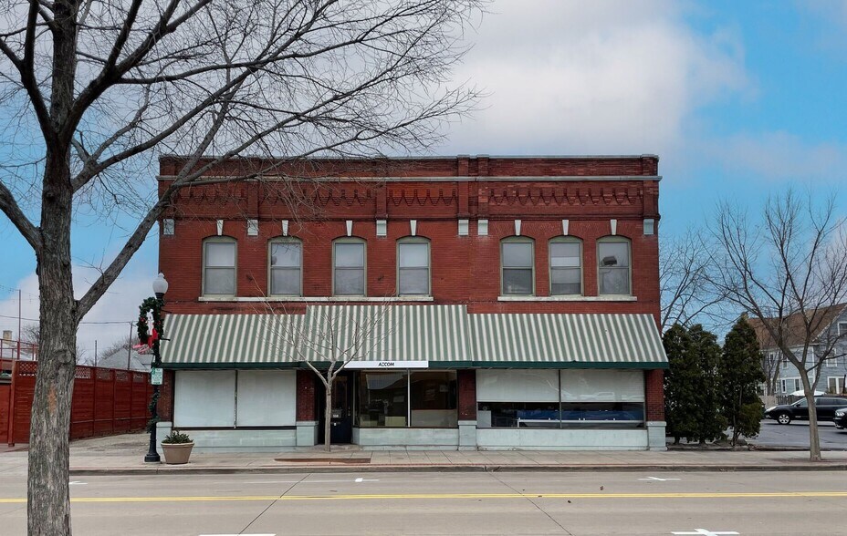 Primary Photo Of 558 N Main St, Oshkosh Office For Lease