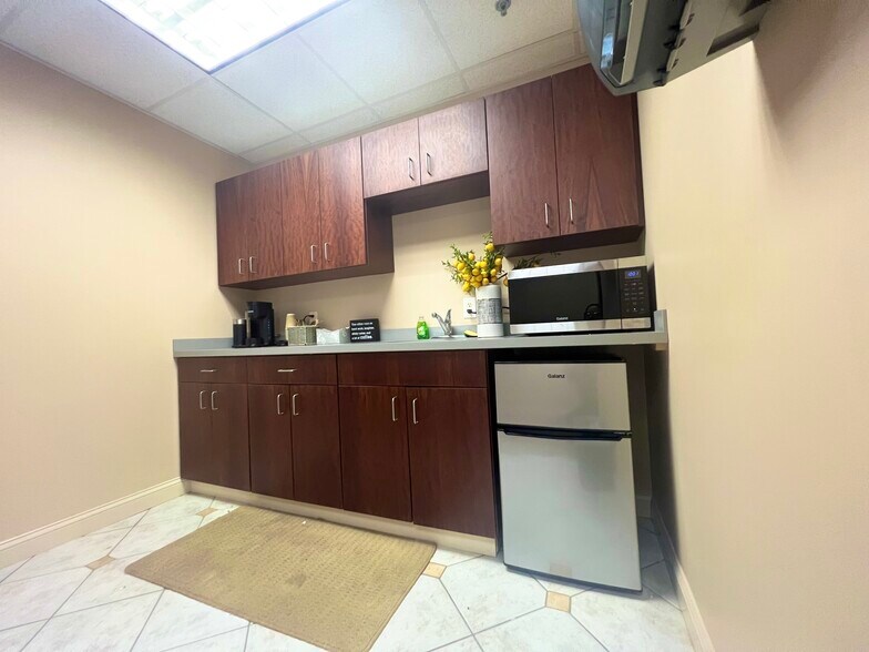 More Photos Of 27-31 Privet St, Pawtucket Manufacturing For Sale