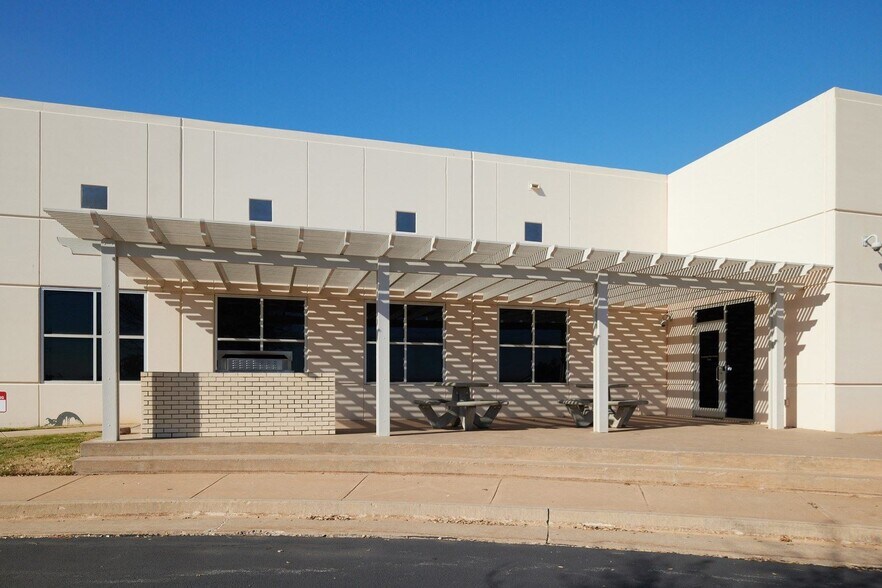 More Photos Of 8400 Silver Crossing, Oklahoma City Office For Sale