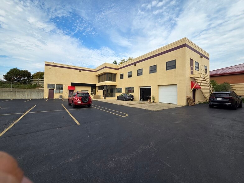 More Photos Of 11327 W Lincoln Ave, West Allis Research And Development For Sale