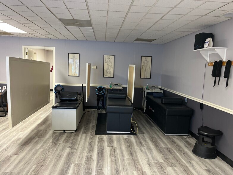 More Photos Of 4711 Mission Rd, Mission Office For Sale