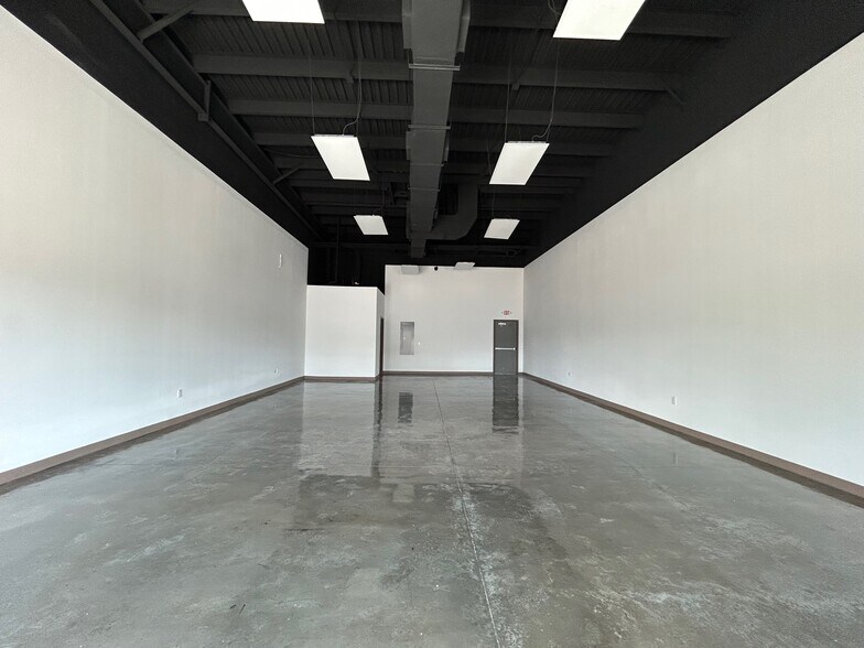 More Photos Of 2411 Jacaman Rd, Laredo Storefront For Lease