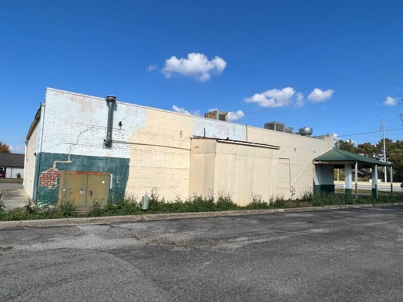 More Photos Of 7904 Memorial Pky SW, Huntsville Bar For Sale