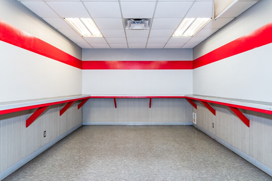 More Photos Of 106 Restoration Park Dr, Medway Service For Lease