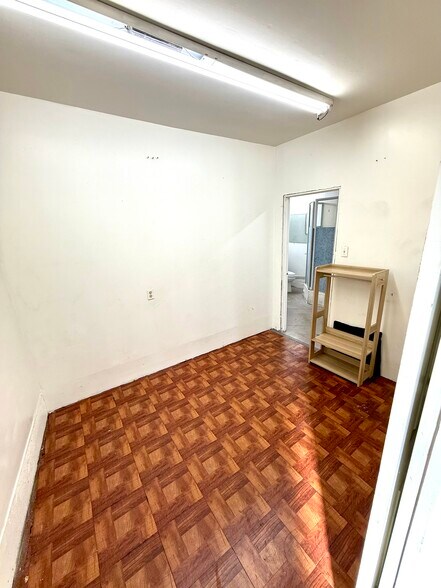 More Photos Of 5363 Venice Blvd, Los Angeles Auto Repair For Lease