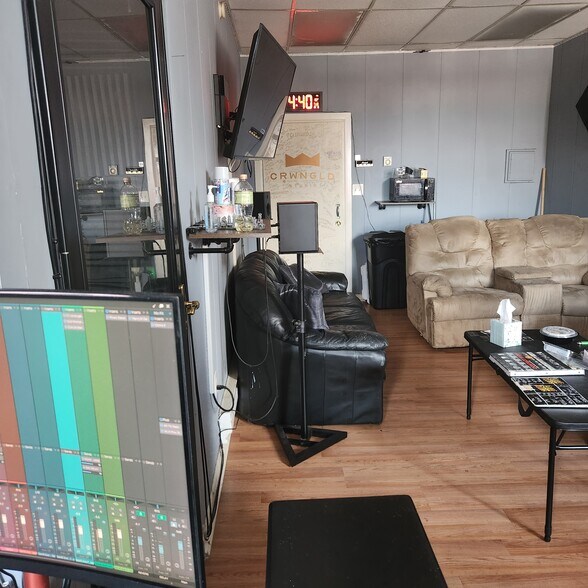 More Photos Of 7055 Terminal Sq, Upper Darby Township Medical For Sale