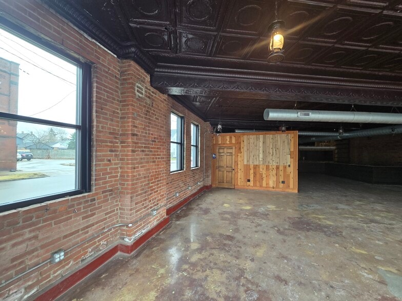 More Photos Of 4507 Lorain Ave, Cleveland Office For Lease