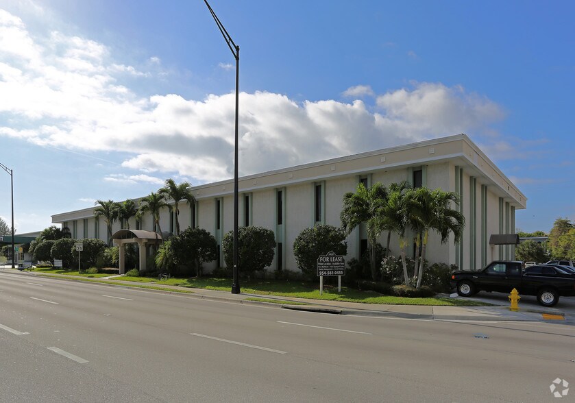 Primary Photo Of 1400 E Oakland Park Blvd, Oakland Park Medical For Lease