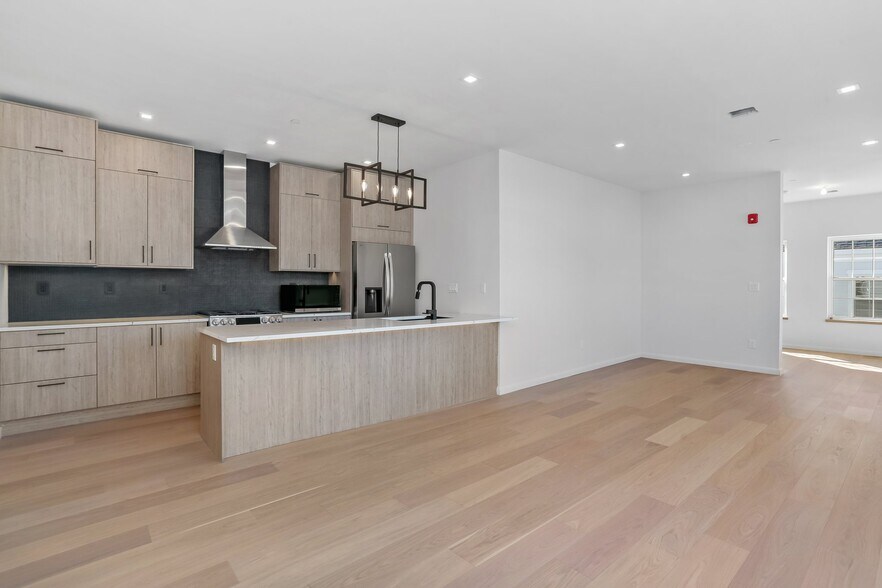 More Photos Of 63 Church St, Greenwich Apartments For Sale