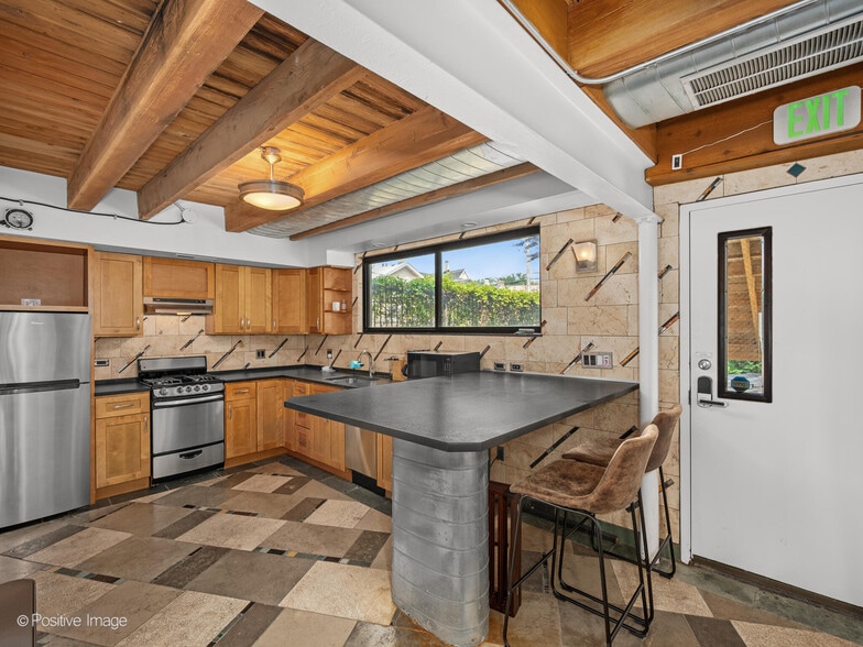 More Photos Of 1817 Church St, Evanston Loft Creative Space For Sale