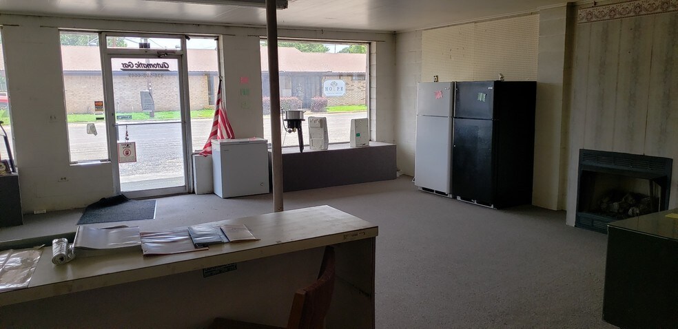 More Photos Of 148 Ed Wall St, Tenaha Showroom For Sale