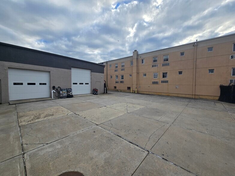 More Photos Of 311-313 W Jericho Tpke, Huntington Storefront For Sale