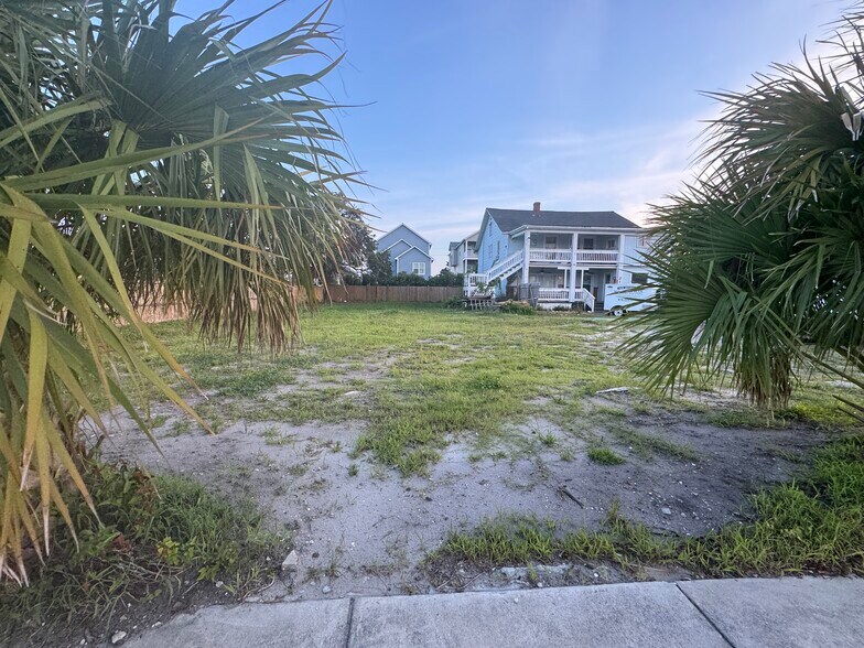 More Photos Of 213 Cape Fear Blvd, Carolina Beach Hotel For Sale