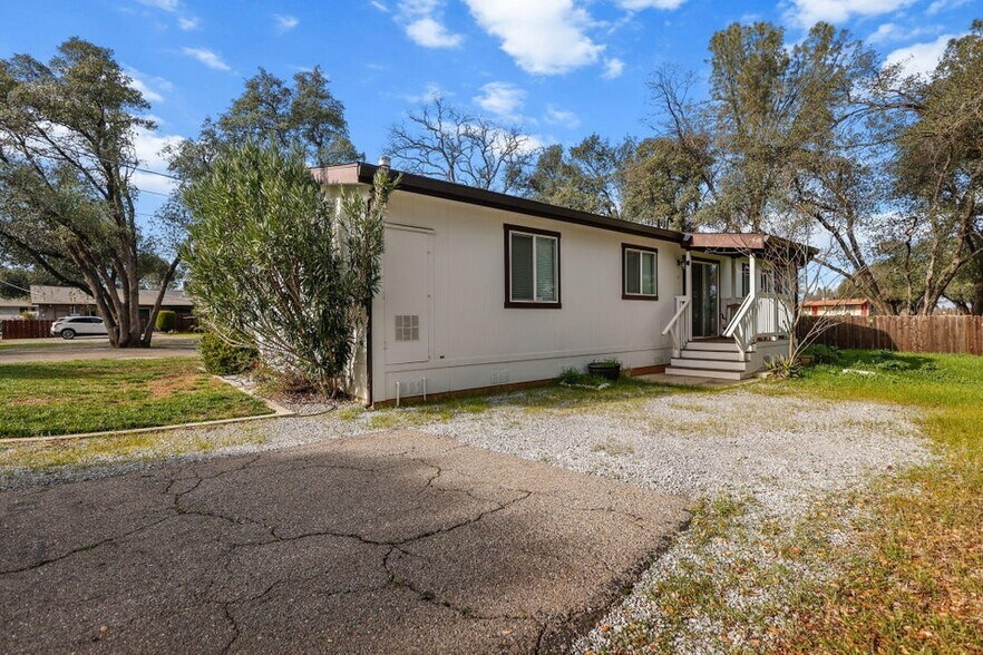 More Photos Of 2081 Victor Ave, Redding Office For Sale