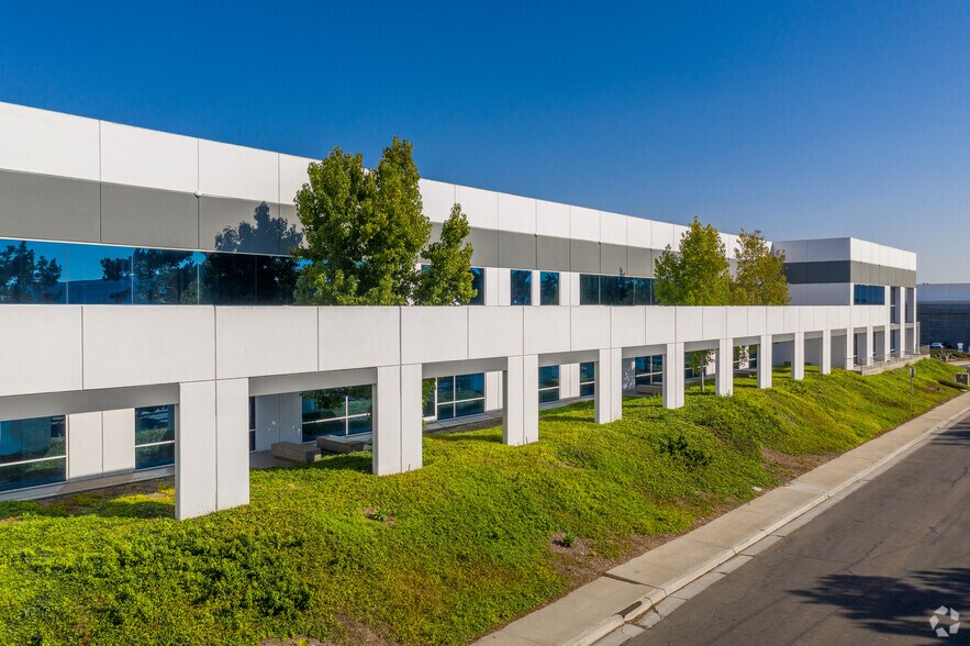 More Photos Of 1855 Dornoch Ct, San Diego Distribution For Lease
