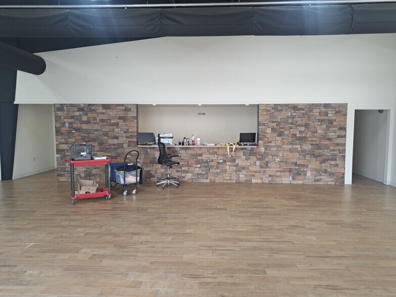 More Photos Of 4602 N US Highway 63, West Plains Flex For Sale
