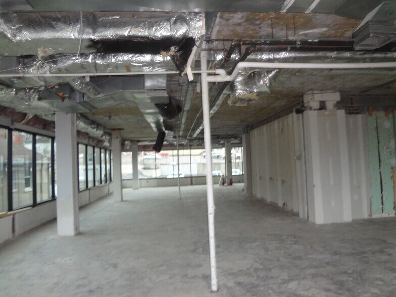 More Photos Of 515 E High St, Jefferson City Office For Sale