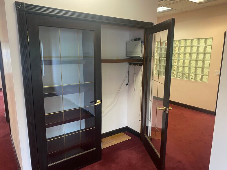 More Photos Of 21701 Merrick Blvd, Springfield Gardens Storefront Retail Office For Lease