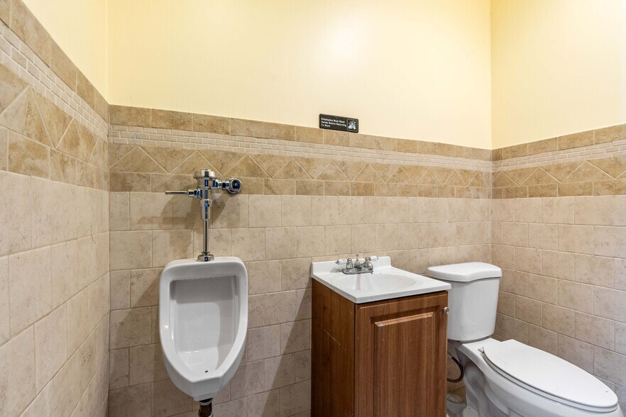 More Photos Of 492 Bay St, Staten Island Storefront Retail Residential For Lease