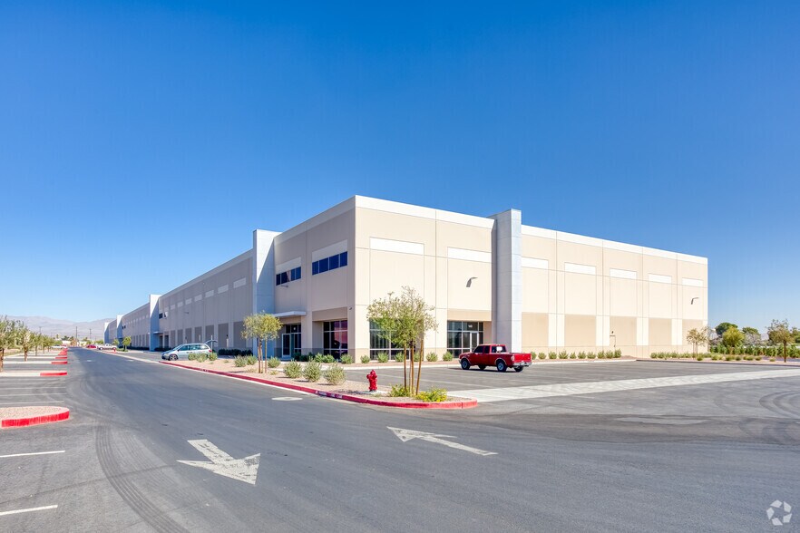 More Photos Of 3702 N Las Vegas Blvd, Las Vegas Warehouse For Lease