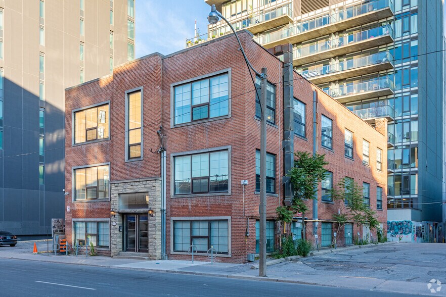 Primary Photo Of 457 Richmond St W, Toronto Office For Lease