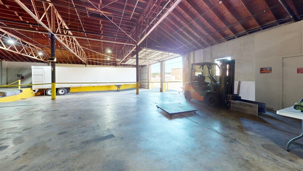 More Photos Of 301 Trade St, Danville Warehouse For Sale