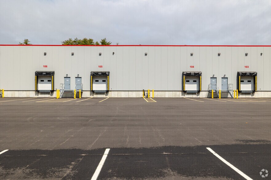 More Photos Of 683 Daniel Webster Hwy, Merrimack Warehouse For Lease