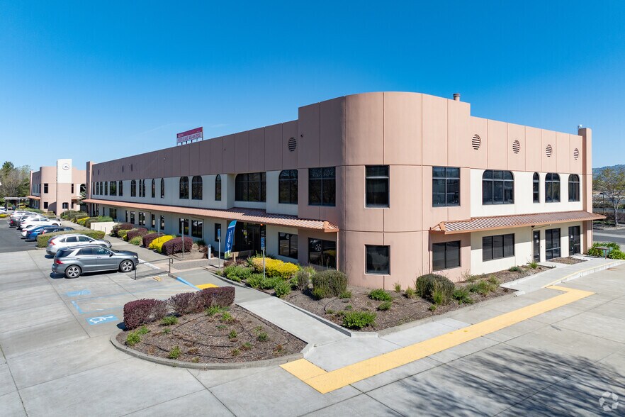 More Photos Of 715 Southpoint Blvd, Petaluma Warehouse For Lease