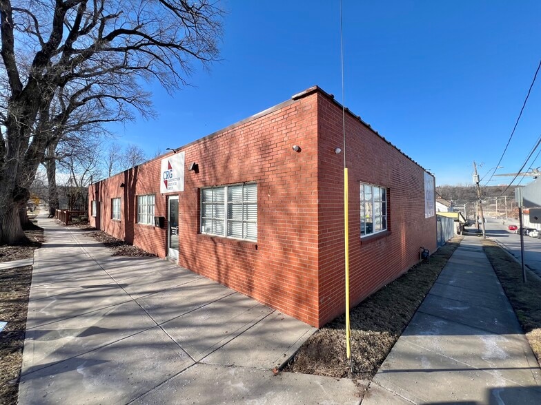 More Photos Of 2700 Jarboe St, Kansas City Warehouse For Lease