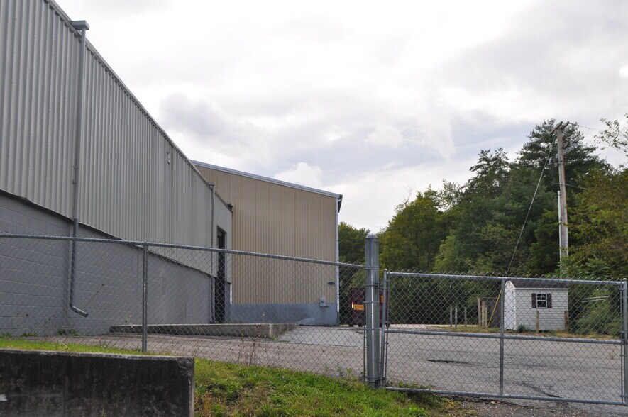 More Photos Of 164 Seneca Rd, Lehighton Warehouse For Lease