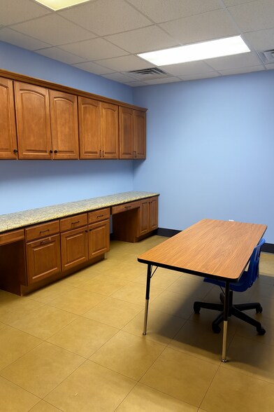 More Photos Of 202 Arnette St, Murfreesboro Office For Lease