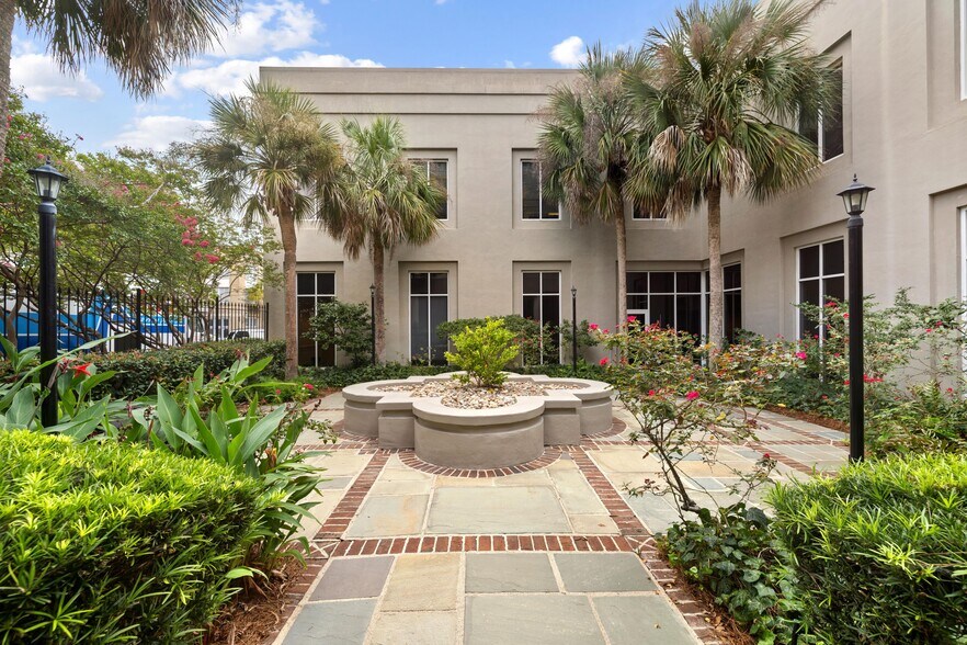 Primary Photo Of 16 Broad St, Charleston Bank For Lease