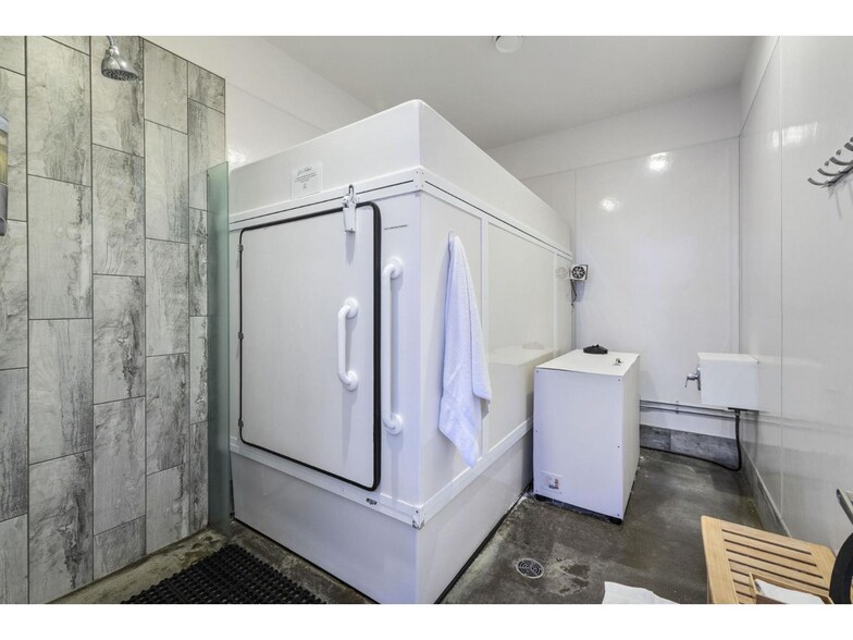 More Photos Of 1828 McCallum Rd, Abbotsford General Retail For Sale