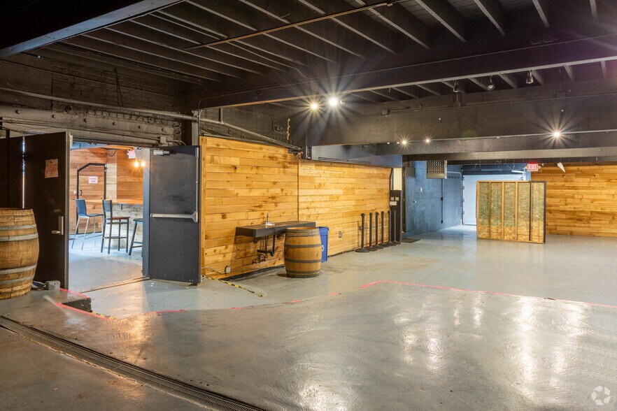 More Photos Of 2218 1st Ave, Seattle Bar For Sale