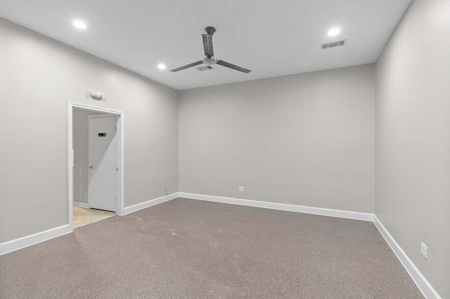 More Photos Of 7407 Fm-1488, Magnolia Medical For Lease