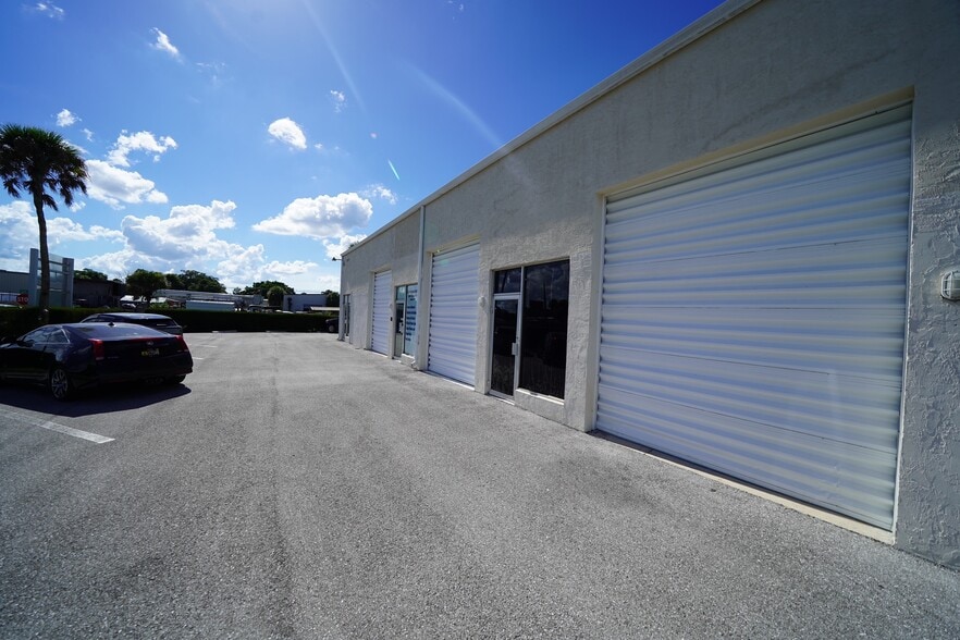 More Photos Of 8233 Gator Ln, West Palm Beach Warehouse For Lease