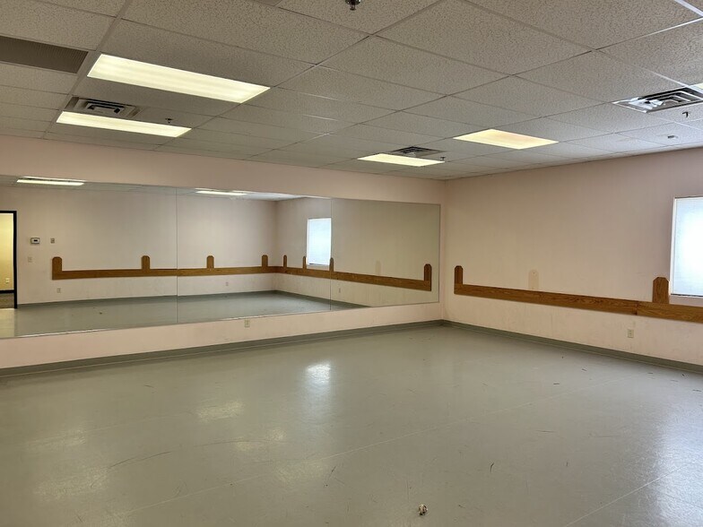 More Photos Of 2440 Clare Ln Ne, Rochester Flex For Sale