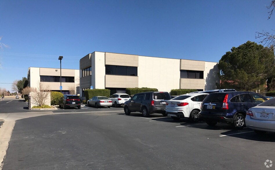 More Photos Of 1672 W Avenue J, Lancaster Medical For Lease