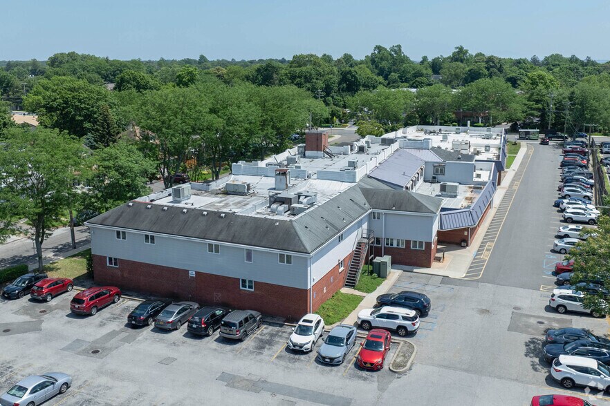 More Photos Of 375 E Main St, Bay Shore Medical For Lease