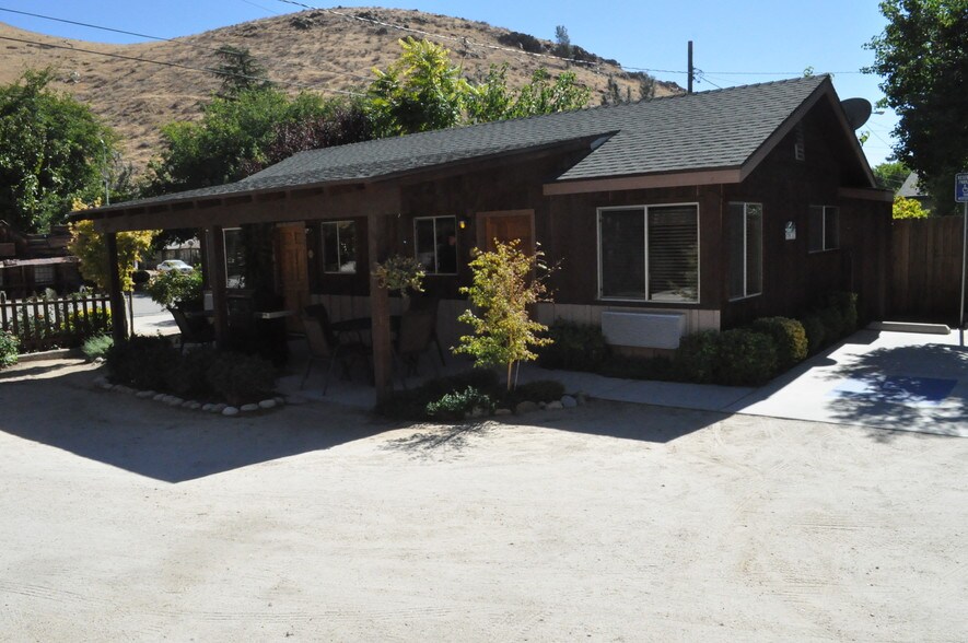 More Photos Of 16123 Sierra Way, Kernville Hotel For Sale