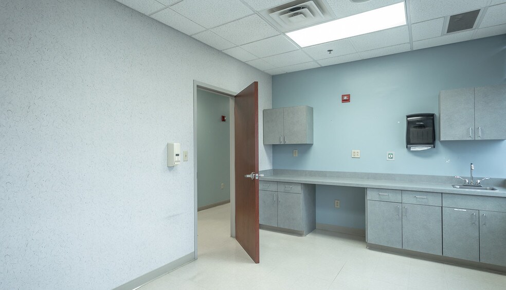 More Photos Of 2253 Chambliss Ave, Cleveland Medical For Lease