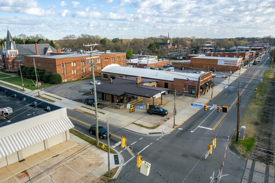 Primary Photo Of 151 S Broad St, Mooresville General Retail For Lease