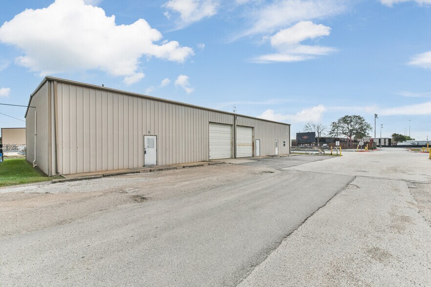 More Photos Of 11234 Timber Tech Ave, Tomball Unknown For Lease