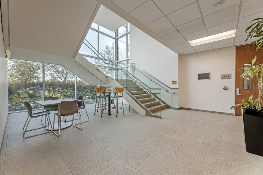 More Photos Of 17021 Aldine Westfield Rd, Houston Office For Sale