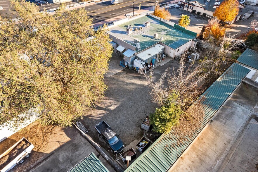 More Photos Of 10448 CA-99, Live Oak Supermarket For Sale